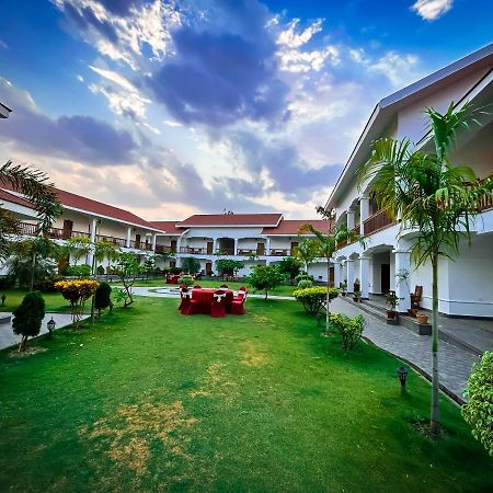 Hotel Earth Light Sauraha 치트완 외부 사진