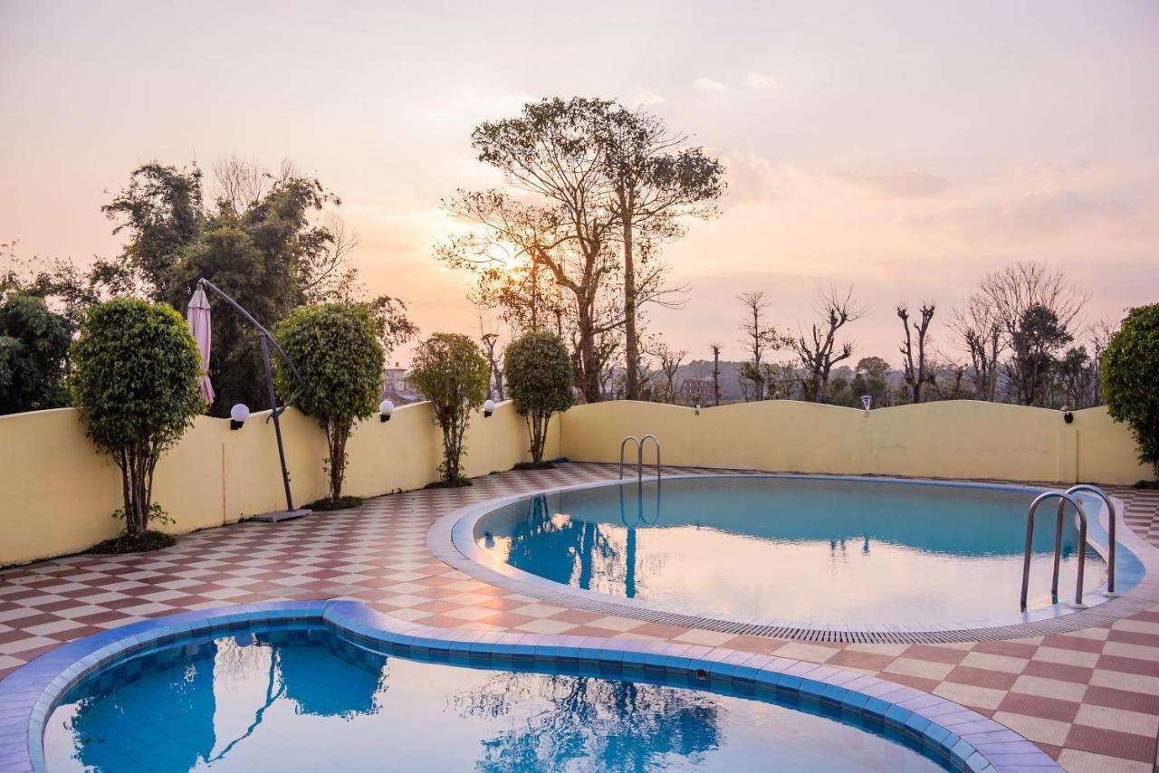 Hotel Earth Light Sauraha 치트완 외부 사진