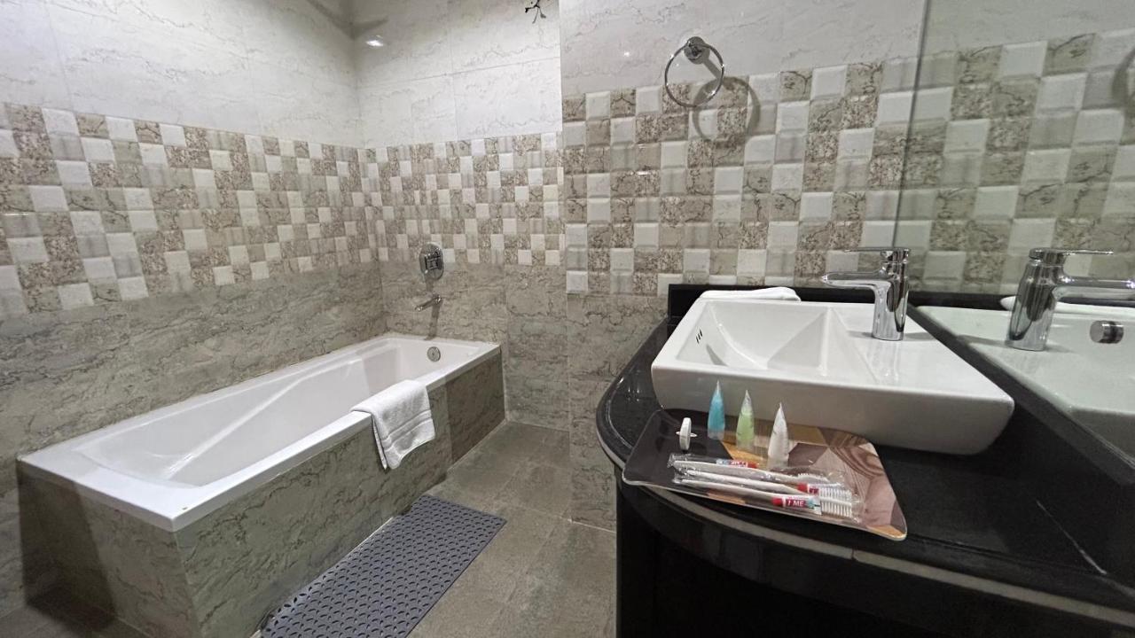 Hotel Earth Light Sauraha 치트완 외부 사진