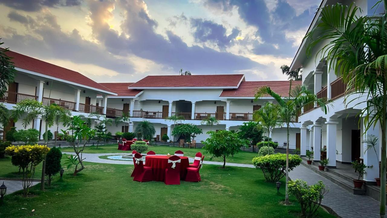 Hotel Earth Light Sauraha 치트완 외부 사진