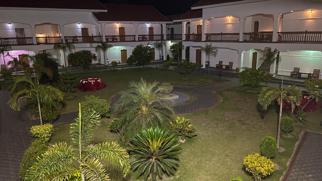 Hotel Earth Light Sauraha 치트완 외부 사진