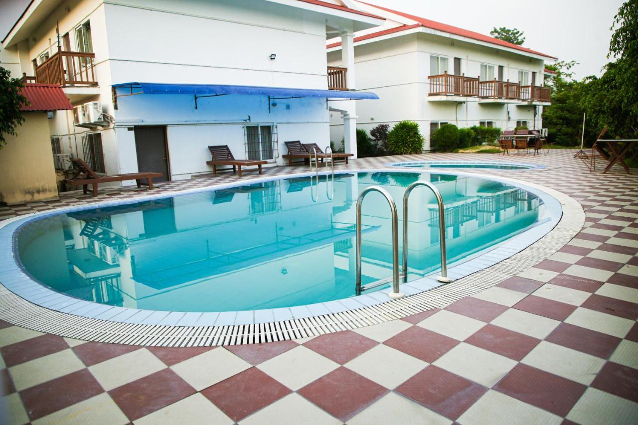 Hotel Earth Light Sauraha 치트완 외부 사진