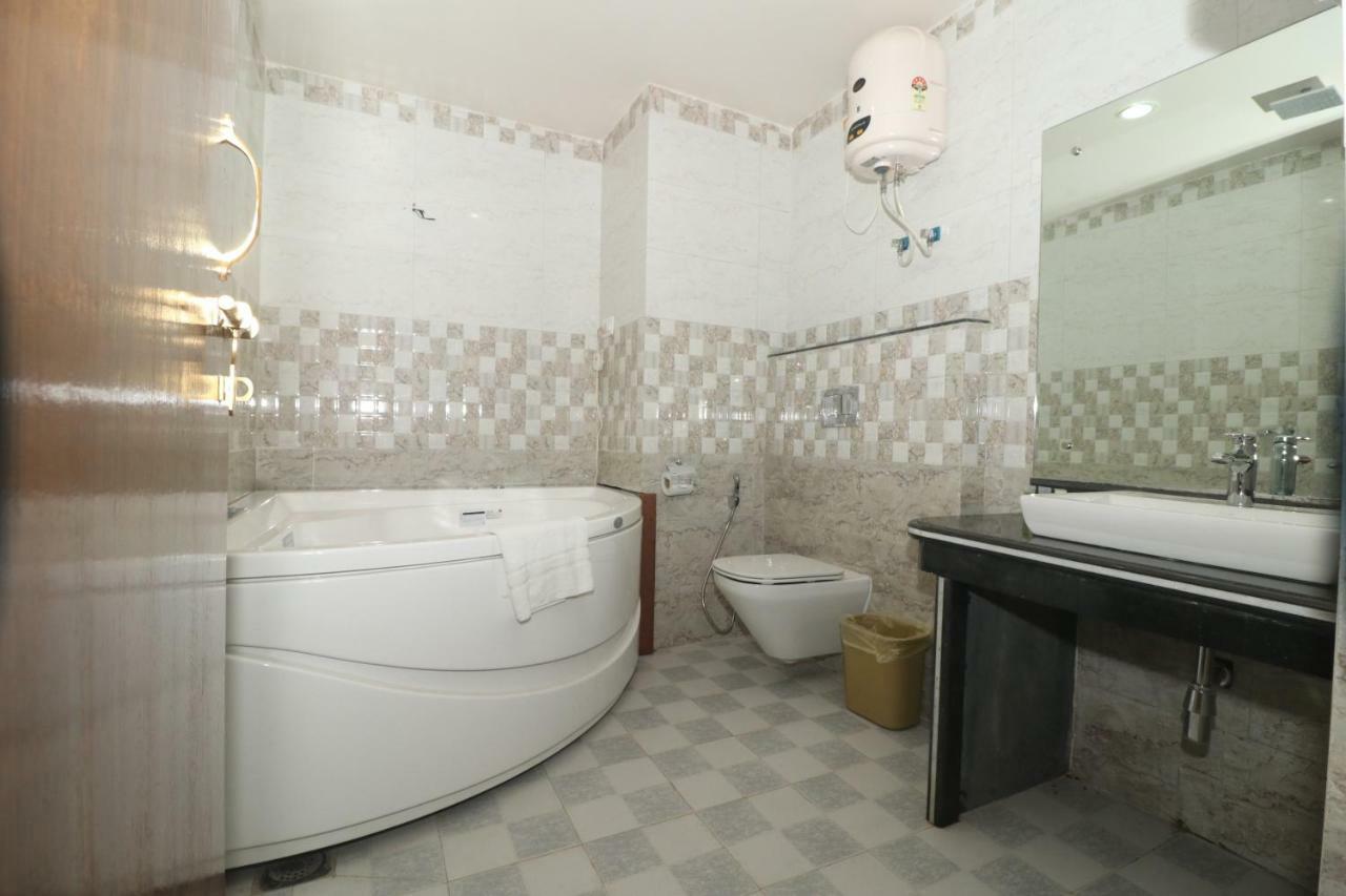 Hotel Earth Light Sauraha 치트완 외부 사진